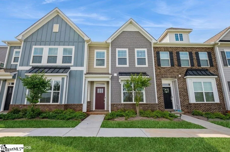 Property image 1 at 2 Medway Court, Greer, SC 29651