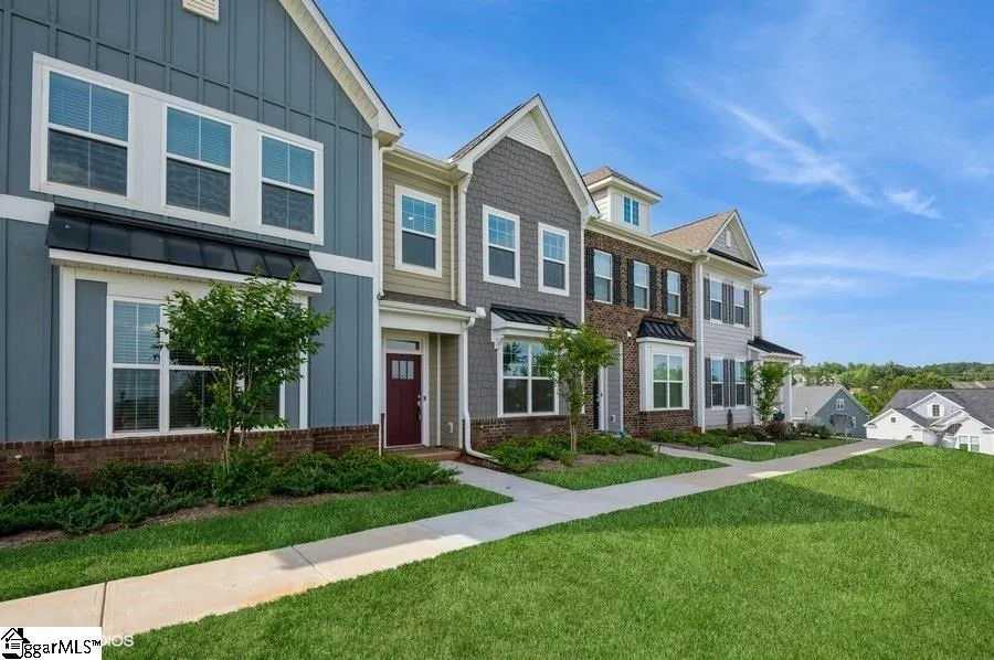 Property image 2 at 2 Medway Court, Greer, SC 29651