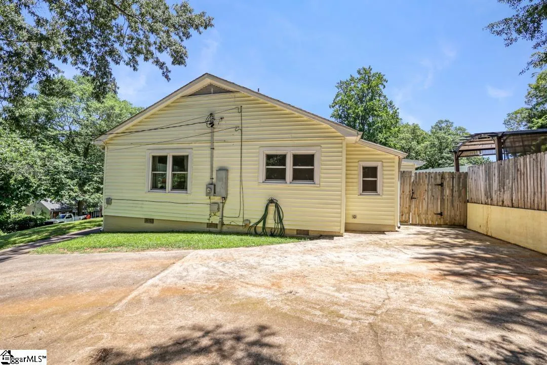 Property image 3 at 27 Kirkwood Lane, Greenville, SC 29607