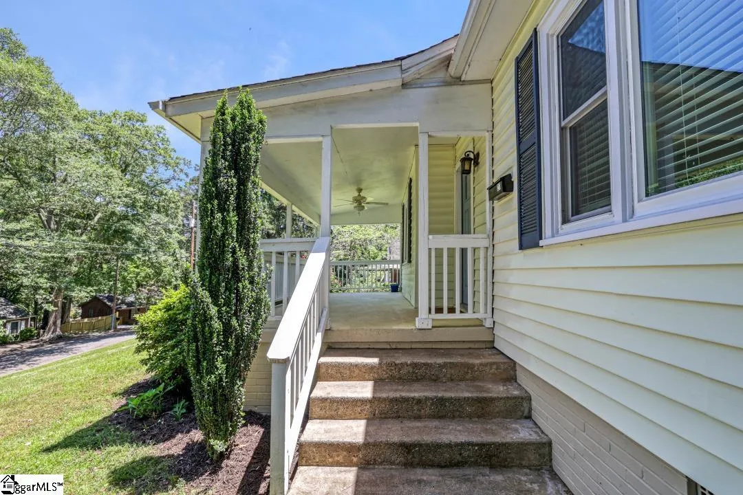 Property image 4 at 27 Kirkwood Lane, Greenville, SC 29607