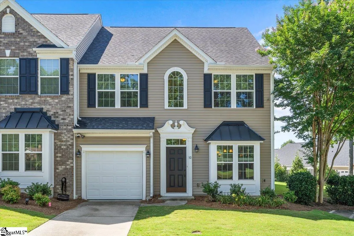 10 Eaglecrest Court