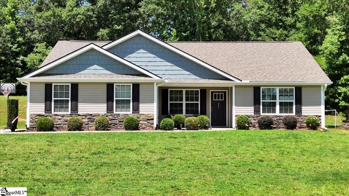 Property image 2 at 229 Redcoat Court, Simpsonville, SC 29680