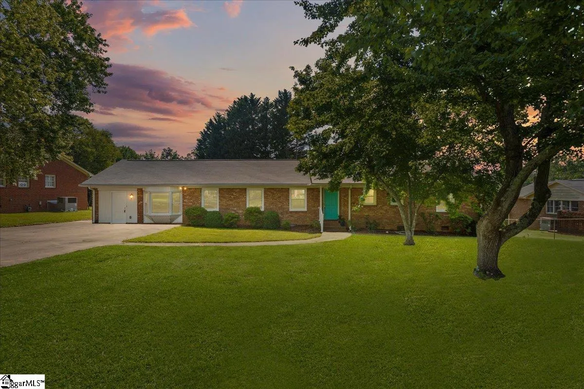 Property image 1 at 8 Danbury Drive, Greenville, SC 29615