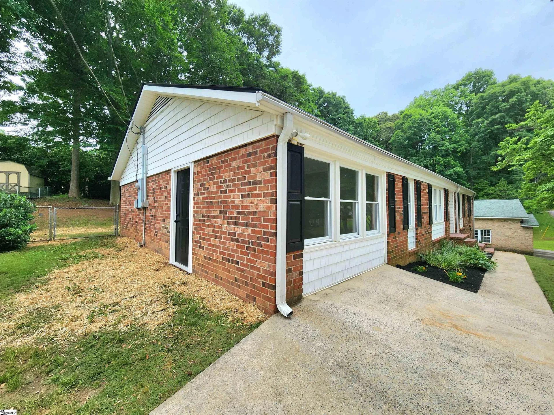 Property image 2 at 10 Armsdale Drive, Taylors, SC 29687