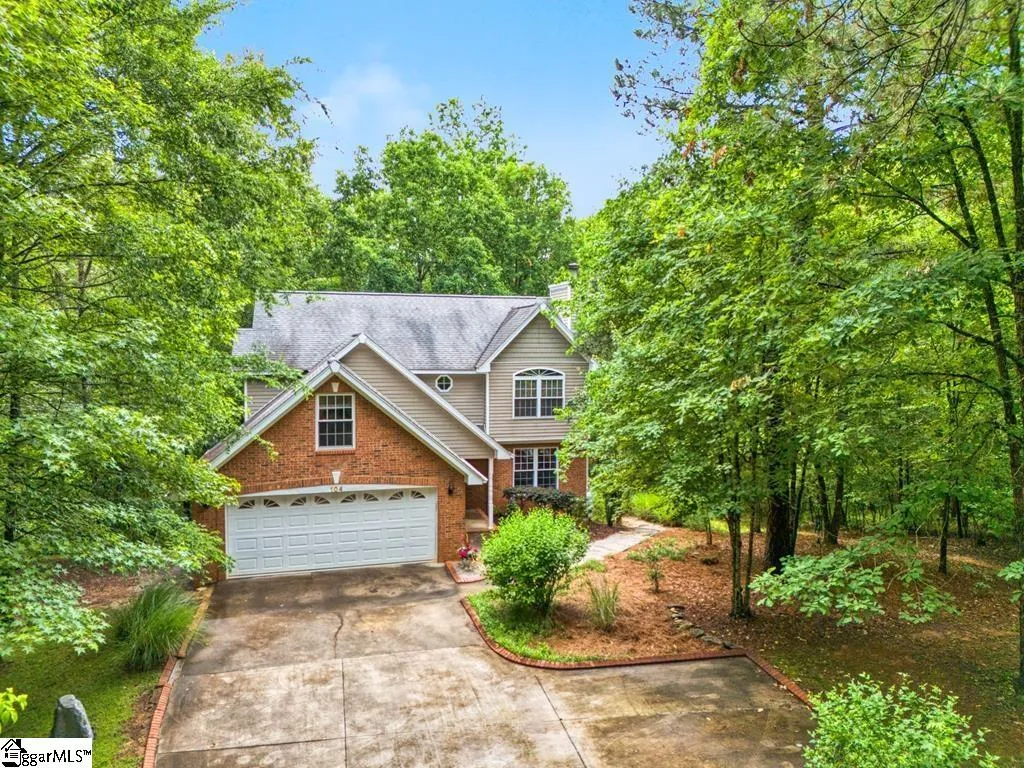104 E Commodore Drive
