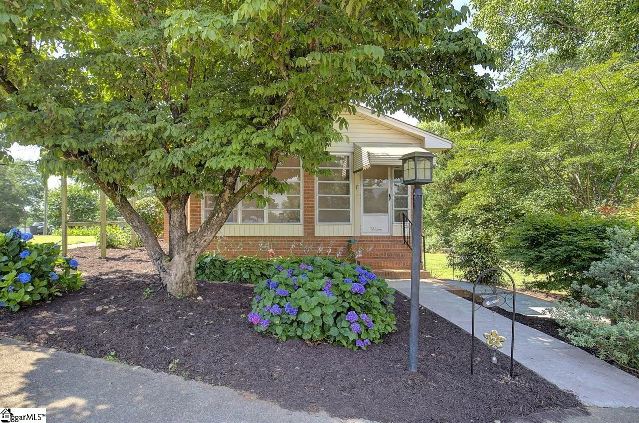 Property image 2 at 15 Linden Drive, Greenville, SC 29617