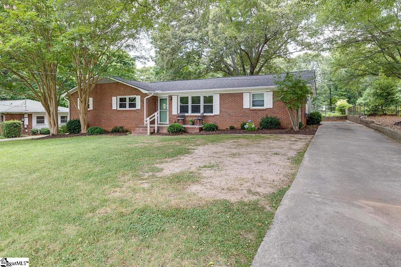 Property image 2 at 14 Hampshire Drive, Taylors, SC 29687-3824