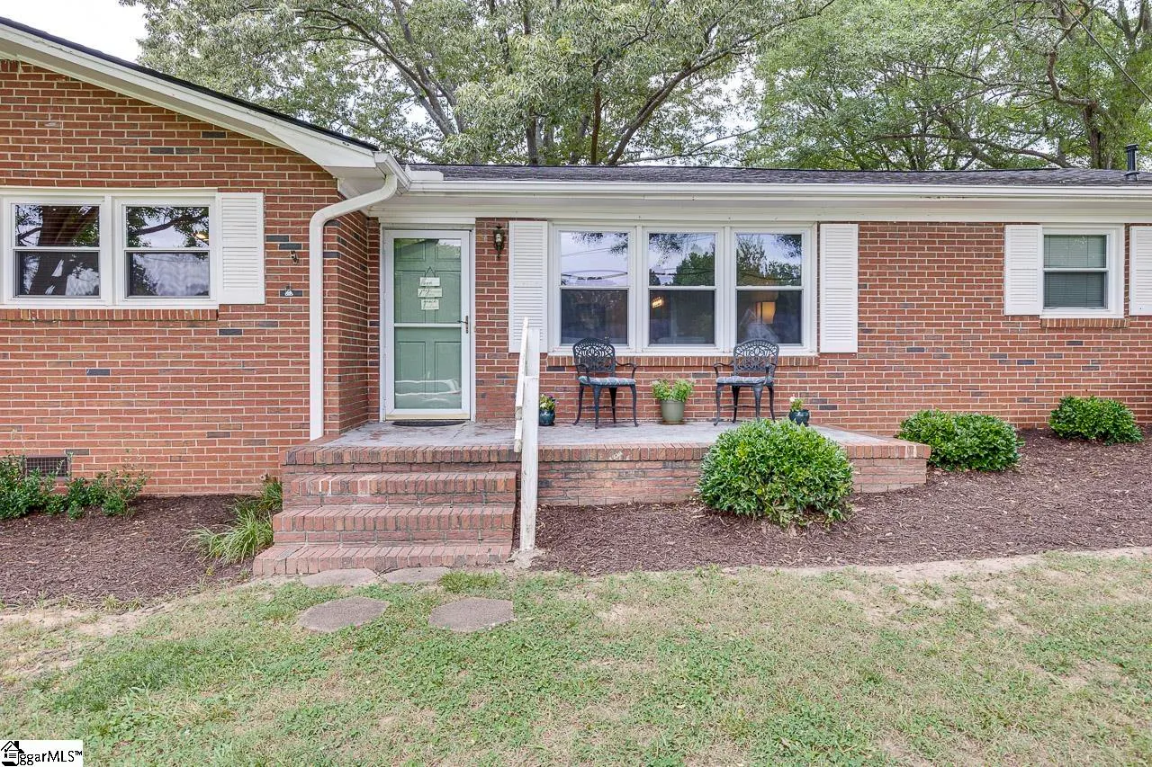 Property image 3 at 14 Hampshire Drive, Taylors, SC 29687-3824