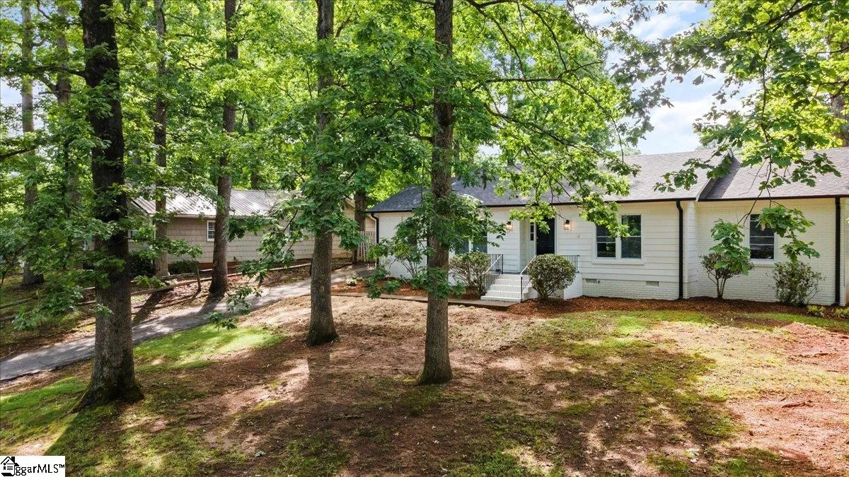 Property image 3 at 326 Seven Oaks Lane, Spartanburg, SC 29301-2716