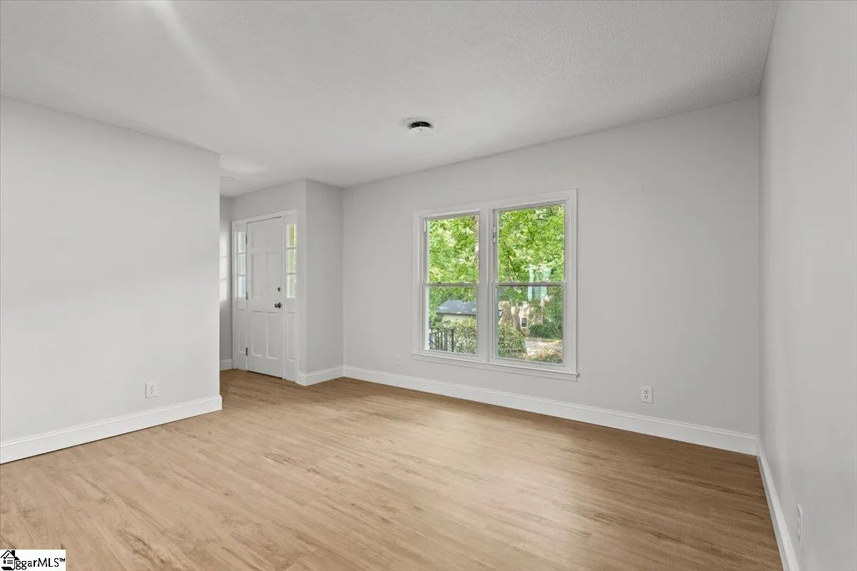 Property image 4 at 326 Seven Oaks Lane, Spartanburg, SC 29301-2716