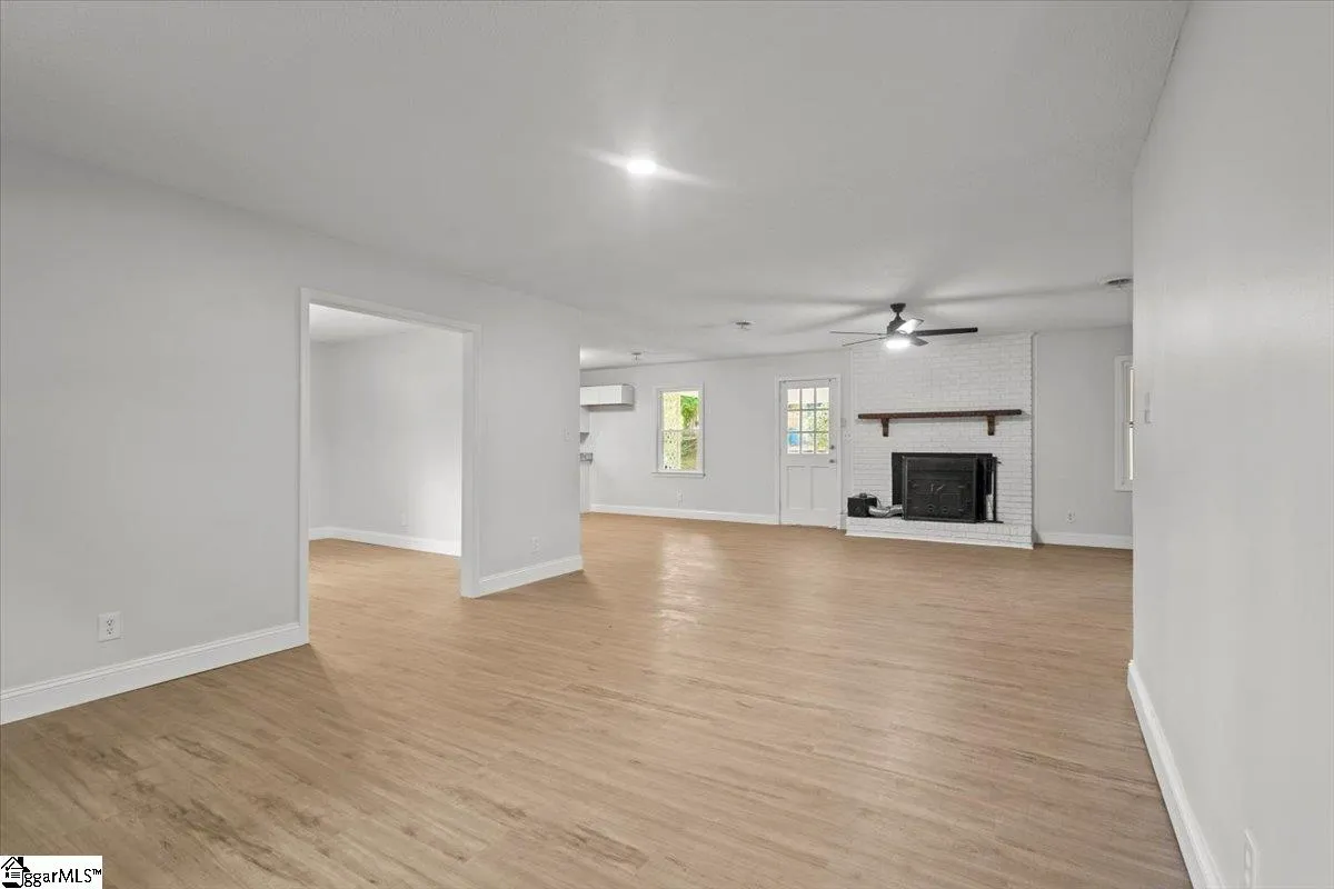 Property image 5 at 326 Seven Oaks Lane, Spartanburg, SC 29301-2716