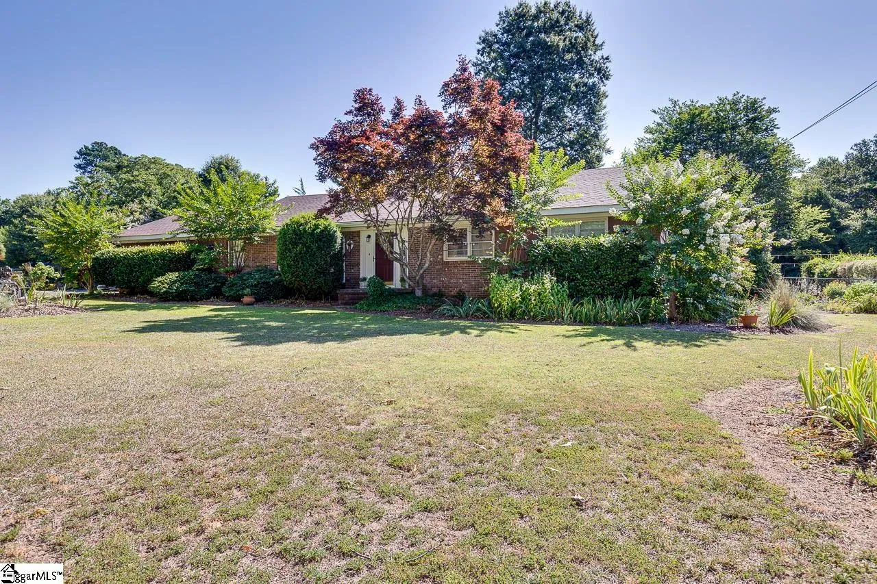 Property image 2 at 372 Lake Forest Drive, Spartanburg, SC 29307