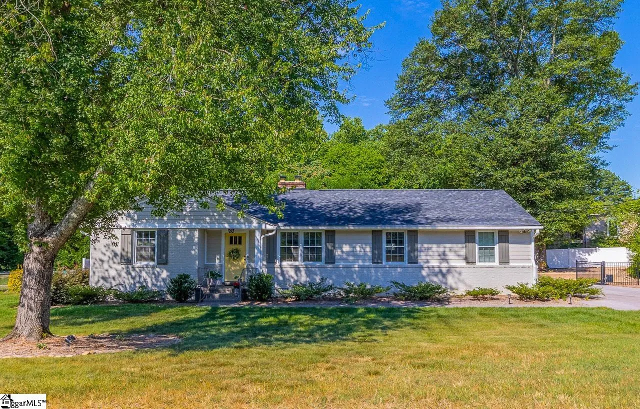 20 Lake Fairfield Drive