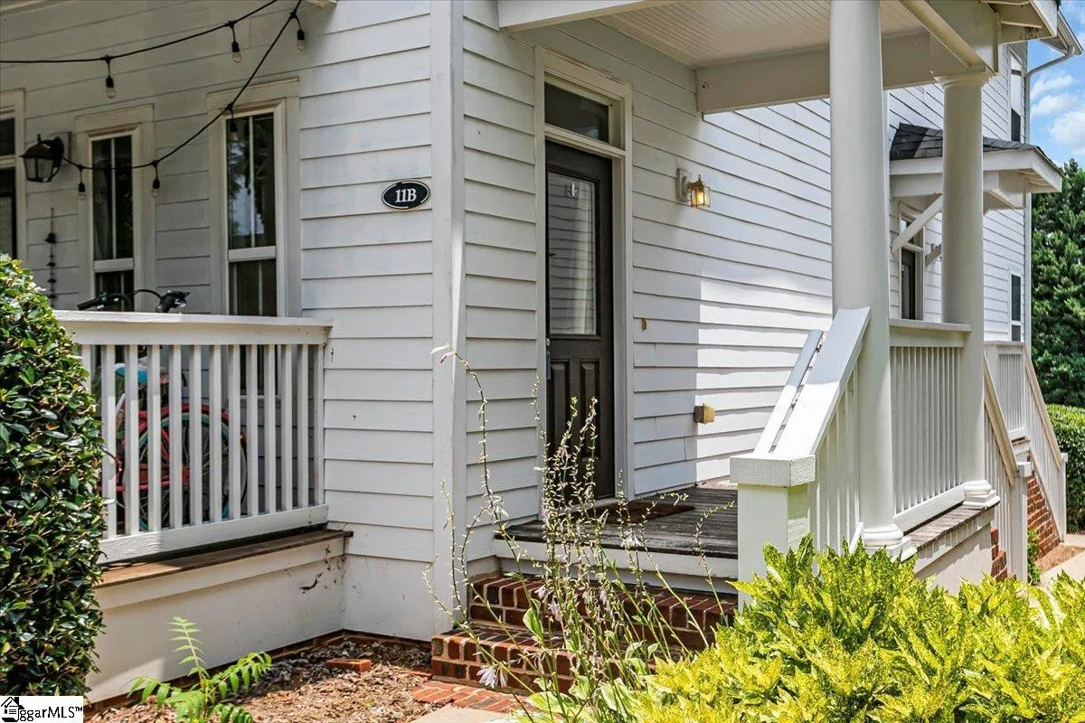 Property image 2 at 11 Oakhurst Avenue, Greenville, SC 29609