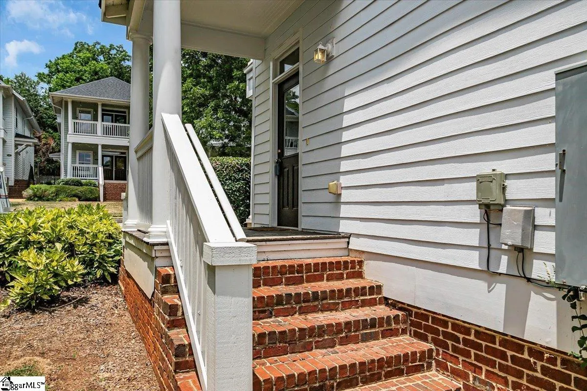 Property image 3 at 11 Oakhurst Avenue, Greenville, SC 29609