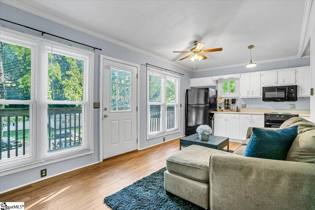 Property image 3 at 8 Kimbell Court, Greenville, SC 29617