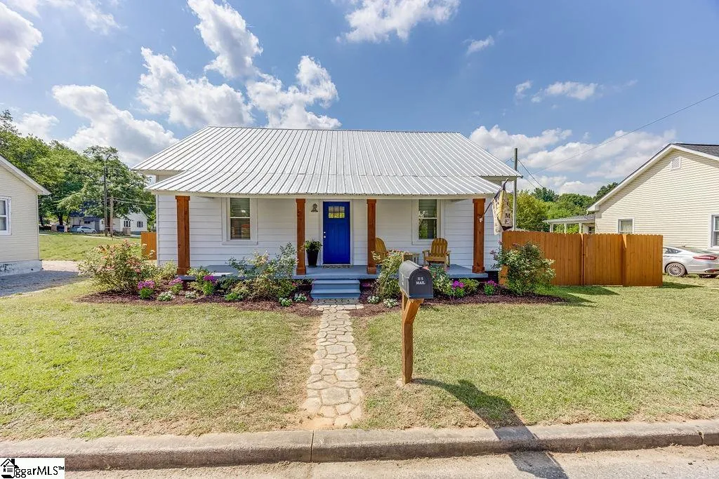 Property image 2 at 4 Haynes Street, Greer, SC 29651