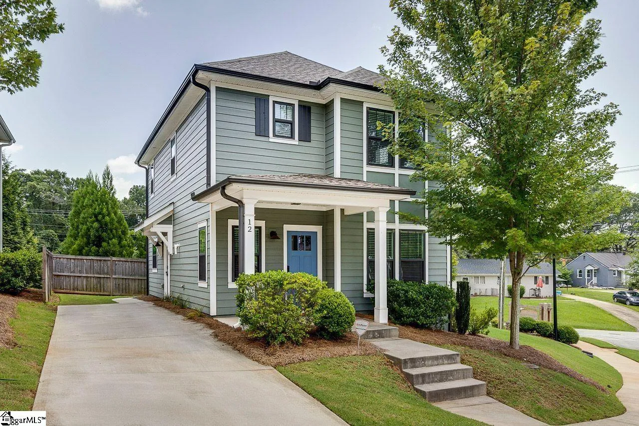 12 Greenridge Drive