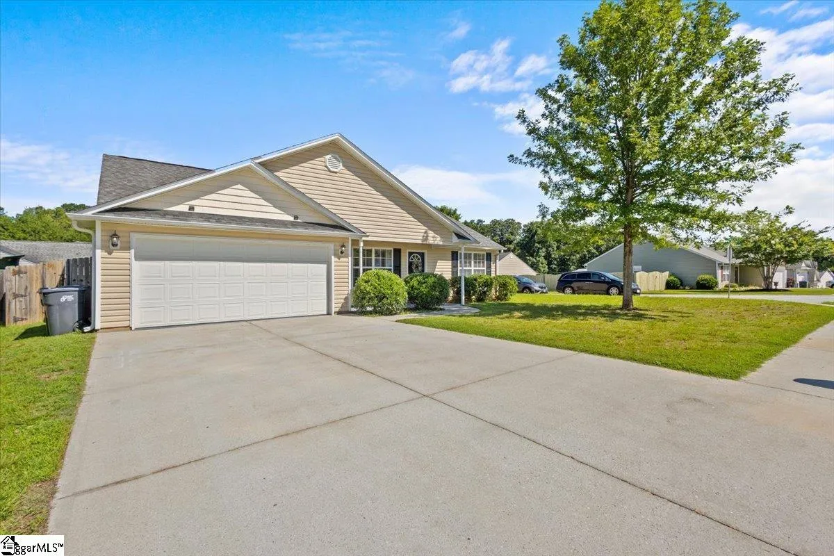 Property image 2 at 100 Apa Way, Greenville, SC 29611