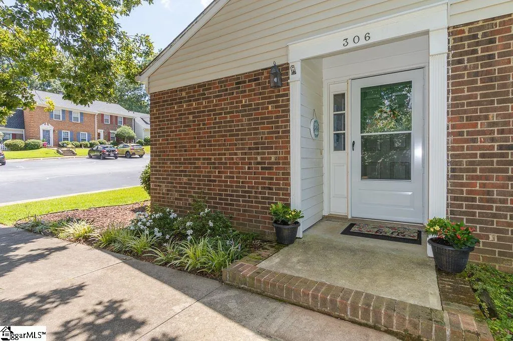 Property image 2 at 306 Wenwood Circle, Greenville, SC 29607-4273