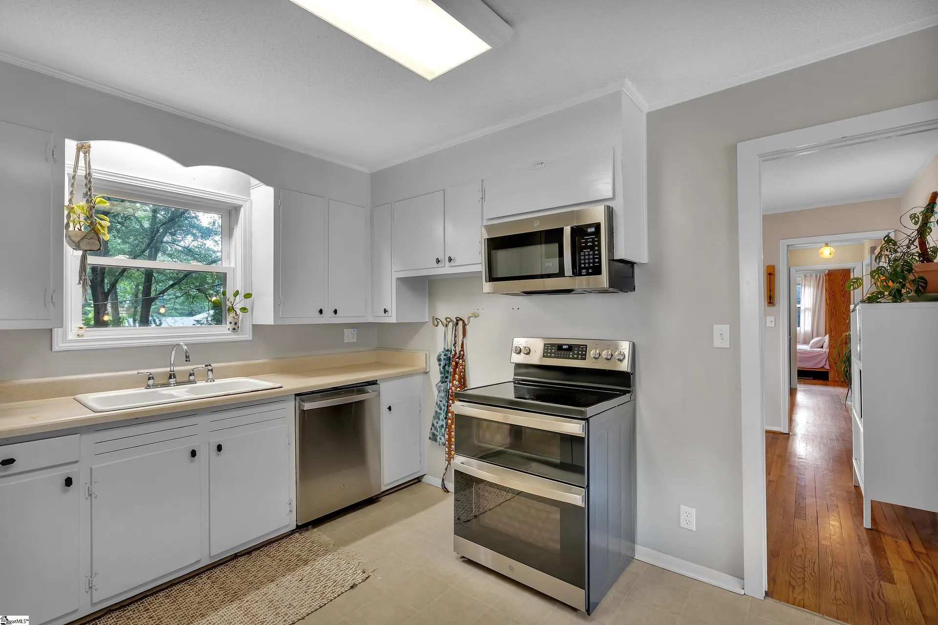 Property image 3 at 8 Forestdale Drive, Taylors, SC 29687