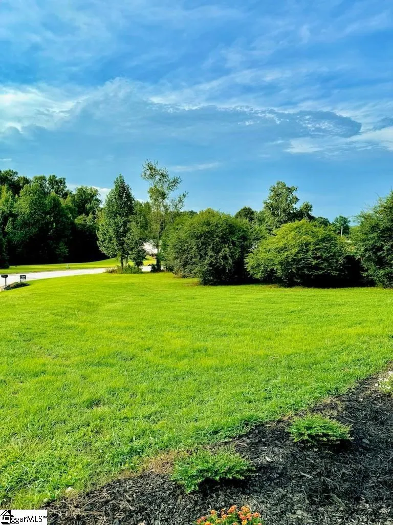 Property image 2 at 403 Redridge Court, Fountain Inn, SC 29644