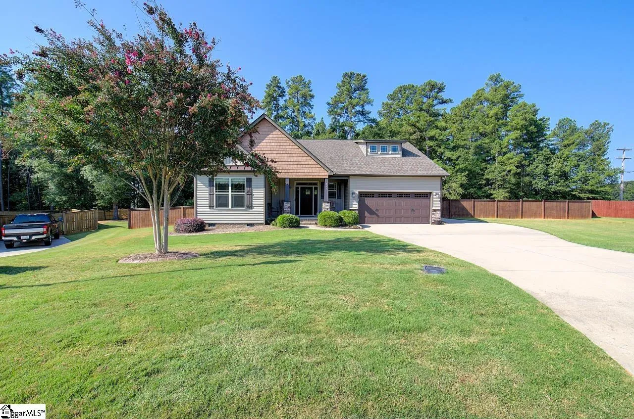 Property image 2 at 204 Pineknoll Circle, Easley, SC 29642