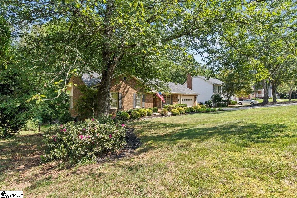Property image 2 at 208 W Silverleaf Street, Greer, SC 29650-2751