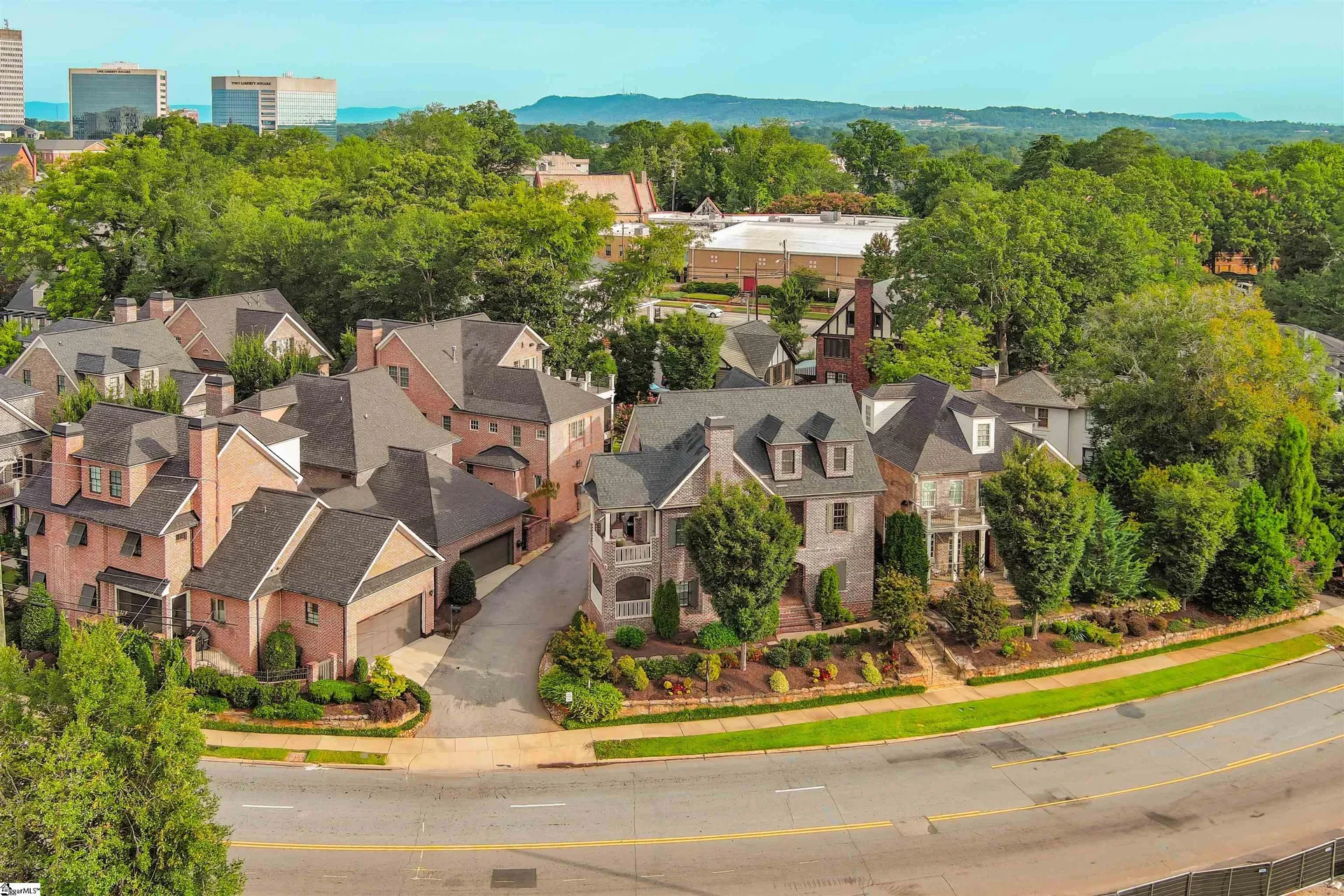 Property image 3 at 707 E Mcbee Avenue, Greenville, SC 29601