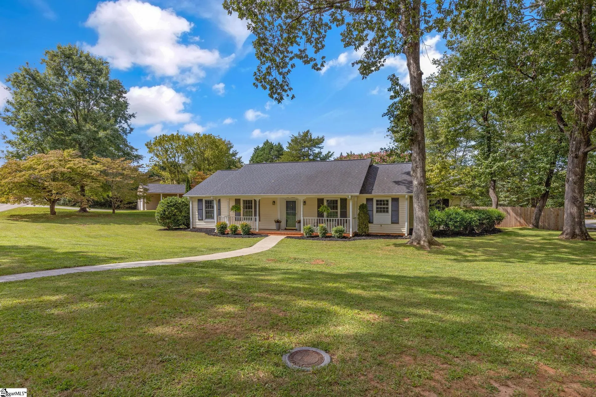 Property image 2 at 100 Woodstock Lane, Greer, SC 29650