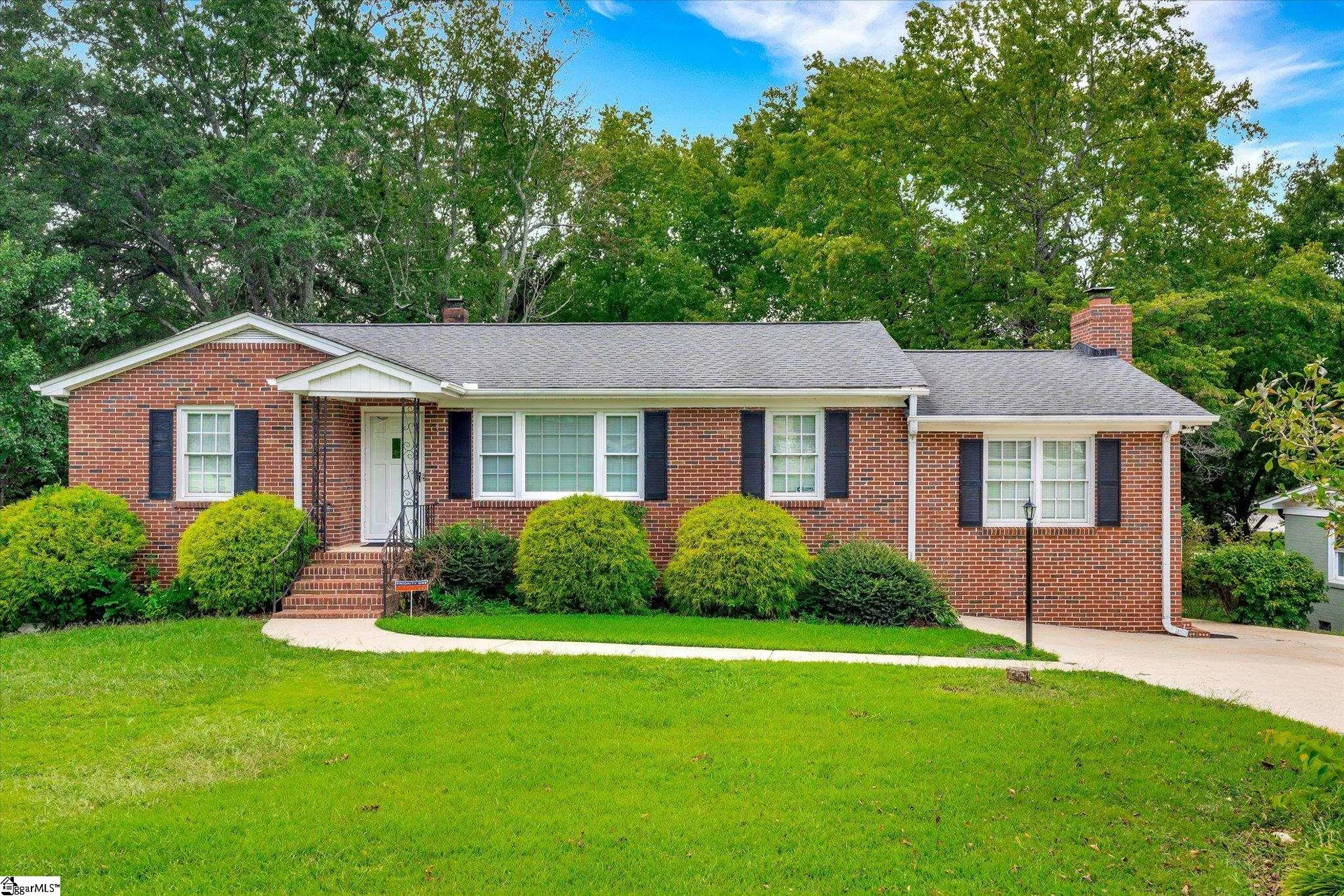 Property image 2 at 100 Thornwood Drive, Taylors, SC 29687