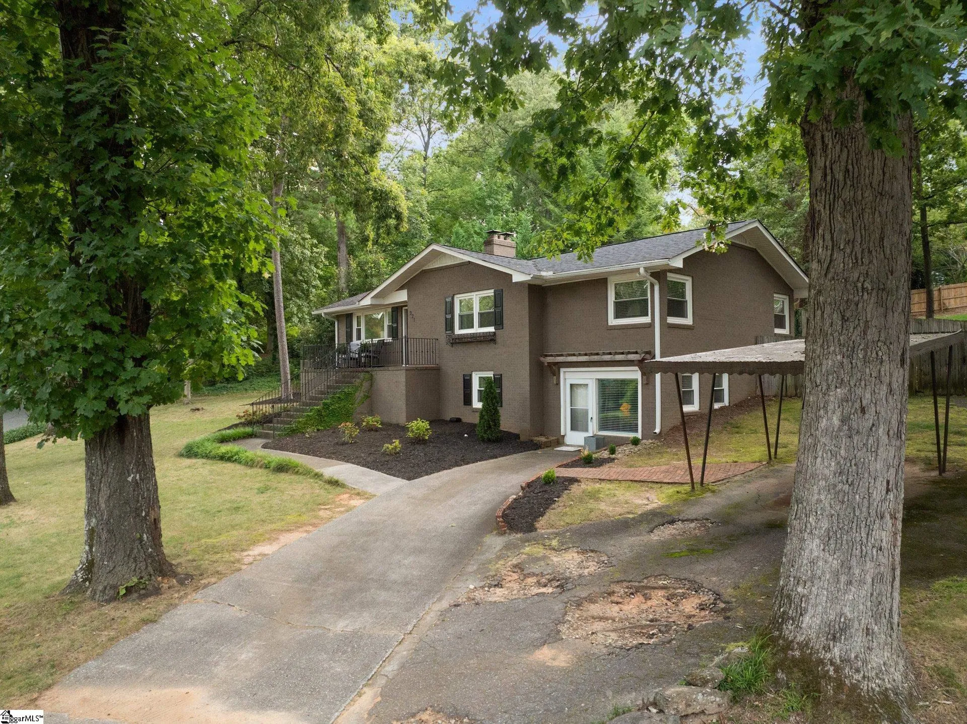 Property image 2 at 321 Robin Hood Road, Greenville, SC 29607