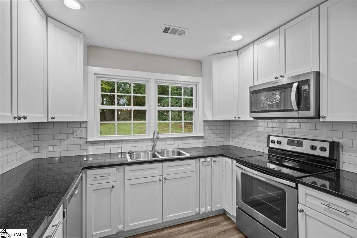 Property image 5 at 6 Doverdale Road, Greenville, SC 29615