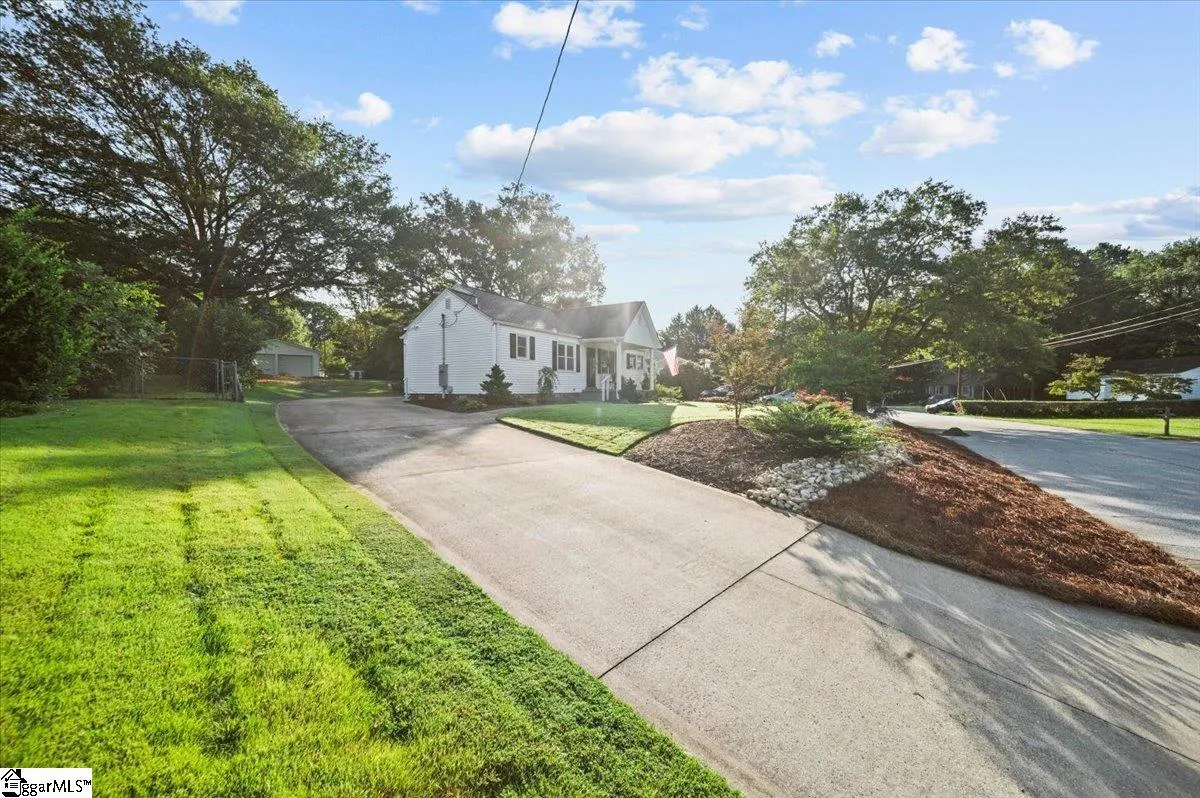 Property image 2 at 125 Vanderbilt Circle, Greenville, SC 29609
