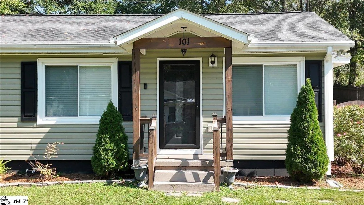 Property image 2 at 101 Pinehurst Street, Taylors, SC 29687