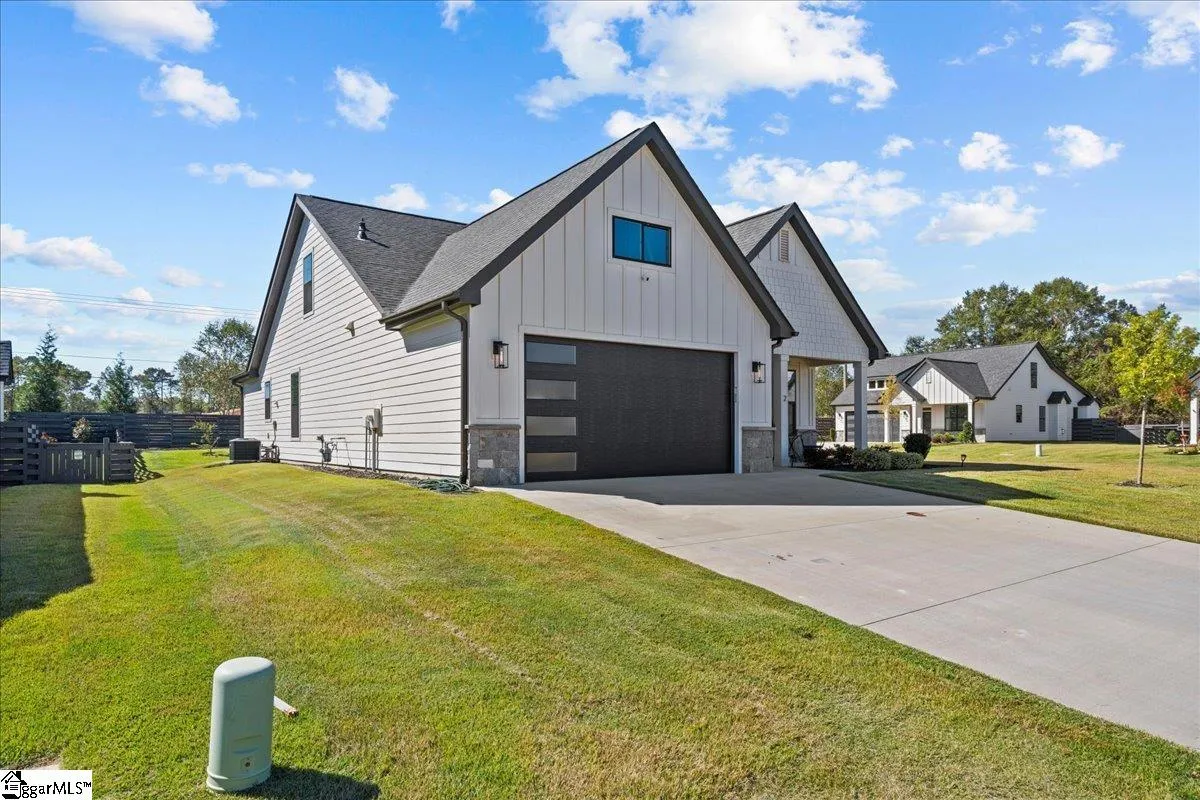 Property image 2 at 2 Winding Rock Road, Simpsonville, SC 29680