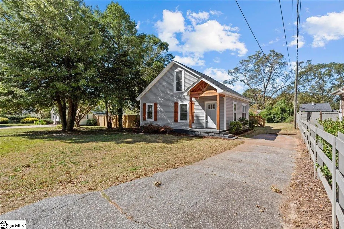 Property image 2 at 208 Brookdale Avenue, Greenville, SC 29607