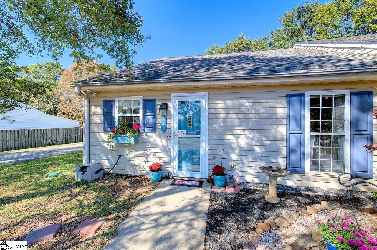 Property image 2 at 319 Farnsworth Road, Spartanburg, SC 29301
