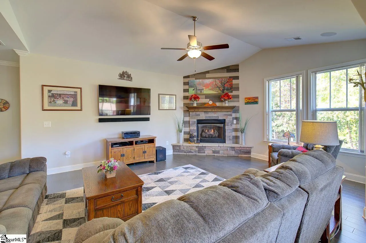 Property image 5 at 300 Grayson Drive, Travelers Rest, SC 29690
