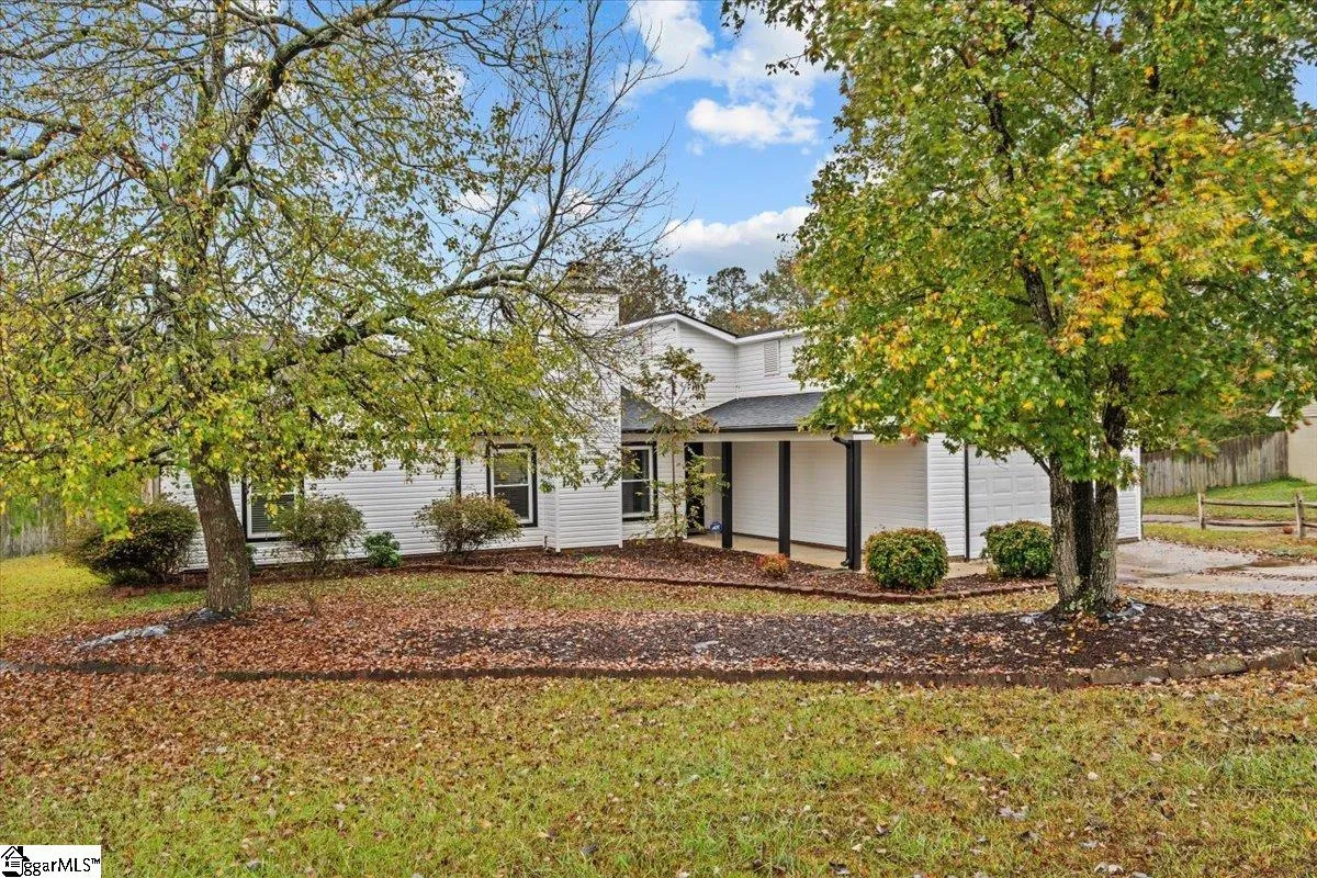 Property image 2 at 107 Amberwood Lane, Mauldin, SC 29662-2801
