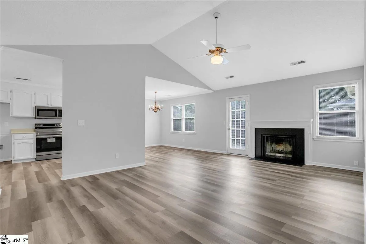 Property image 4 at 108 Fairoaks Drive, Greenville, SC 29615