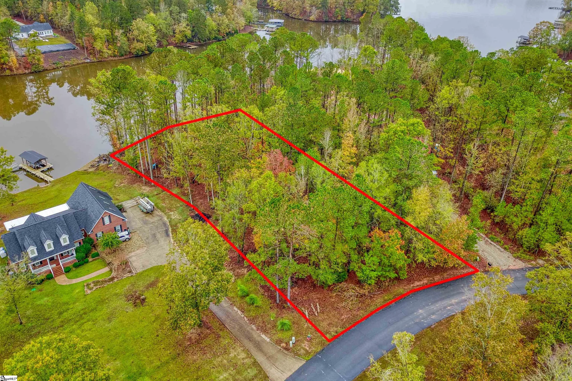 82 E Commodore Drive