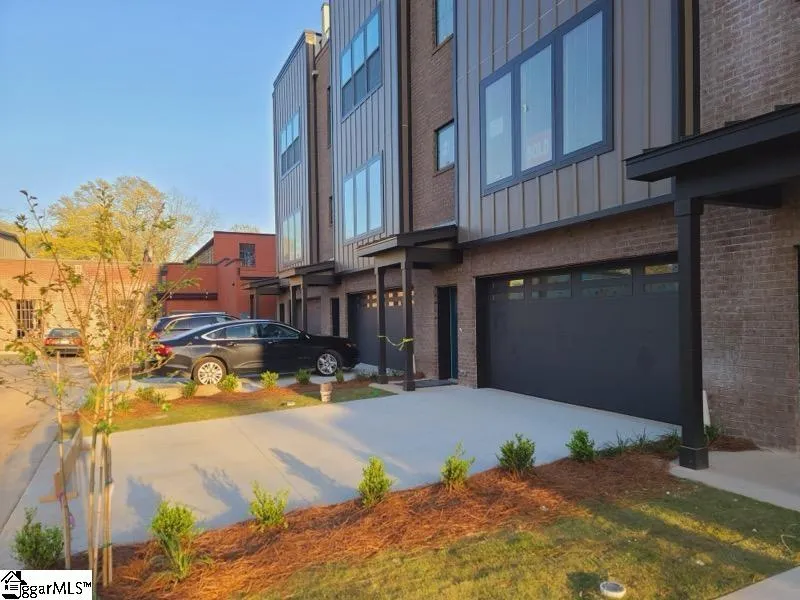 Property image 2 at 121 W Stone Avenue, Greenville, SC 29609