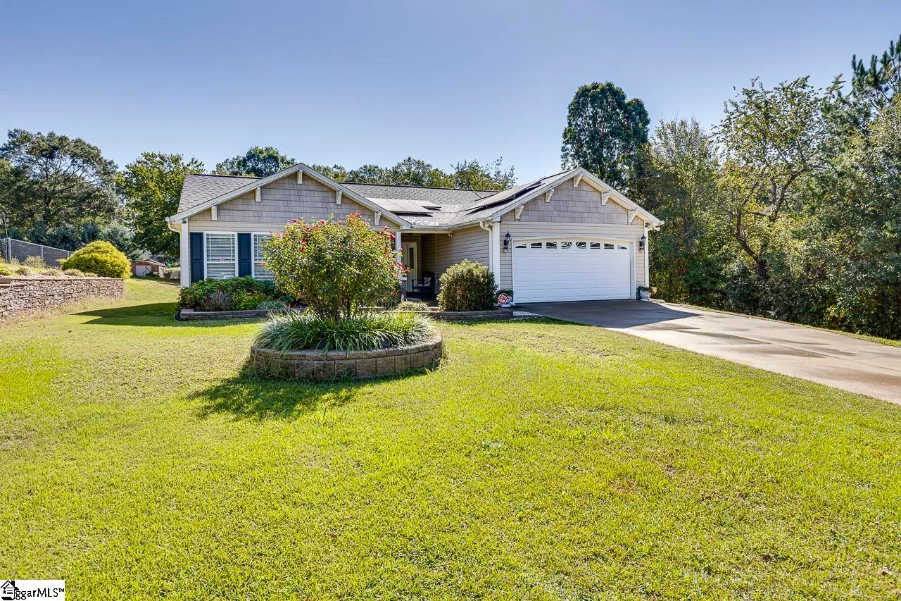 Property image 3 at 140 Colonial Drive, Greer, SC 29651
