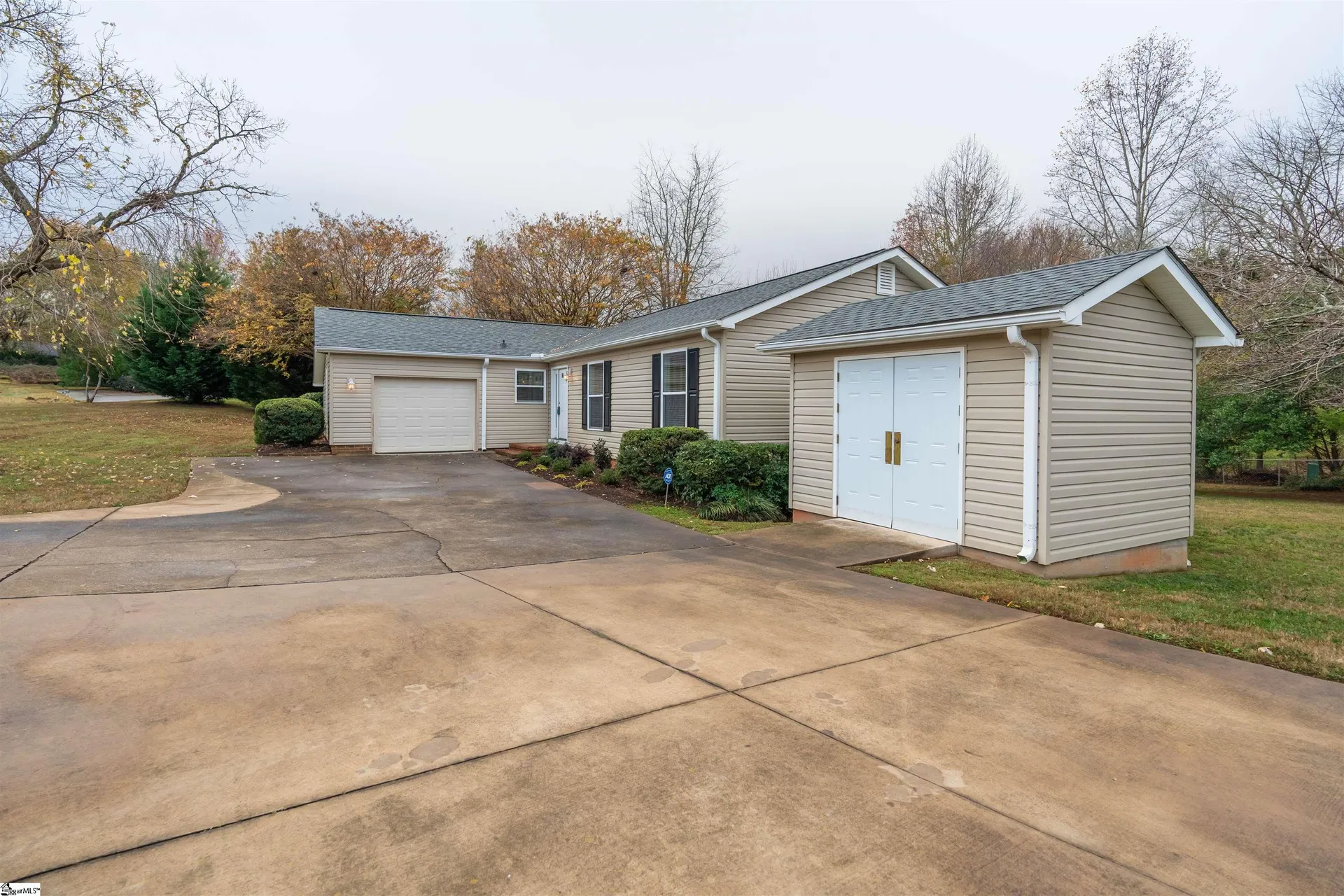 Property image 2 at 100 Hunters Trail, Greenville, SC 29615