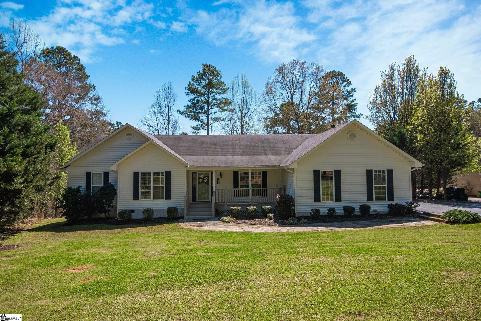 108 E Commodore Drive