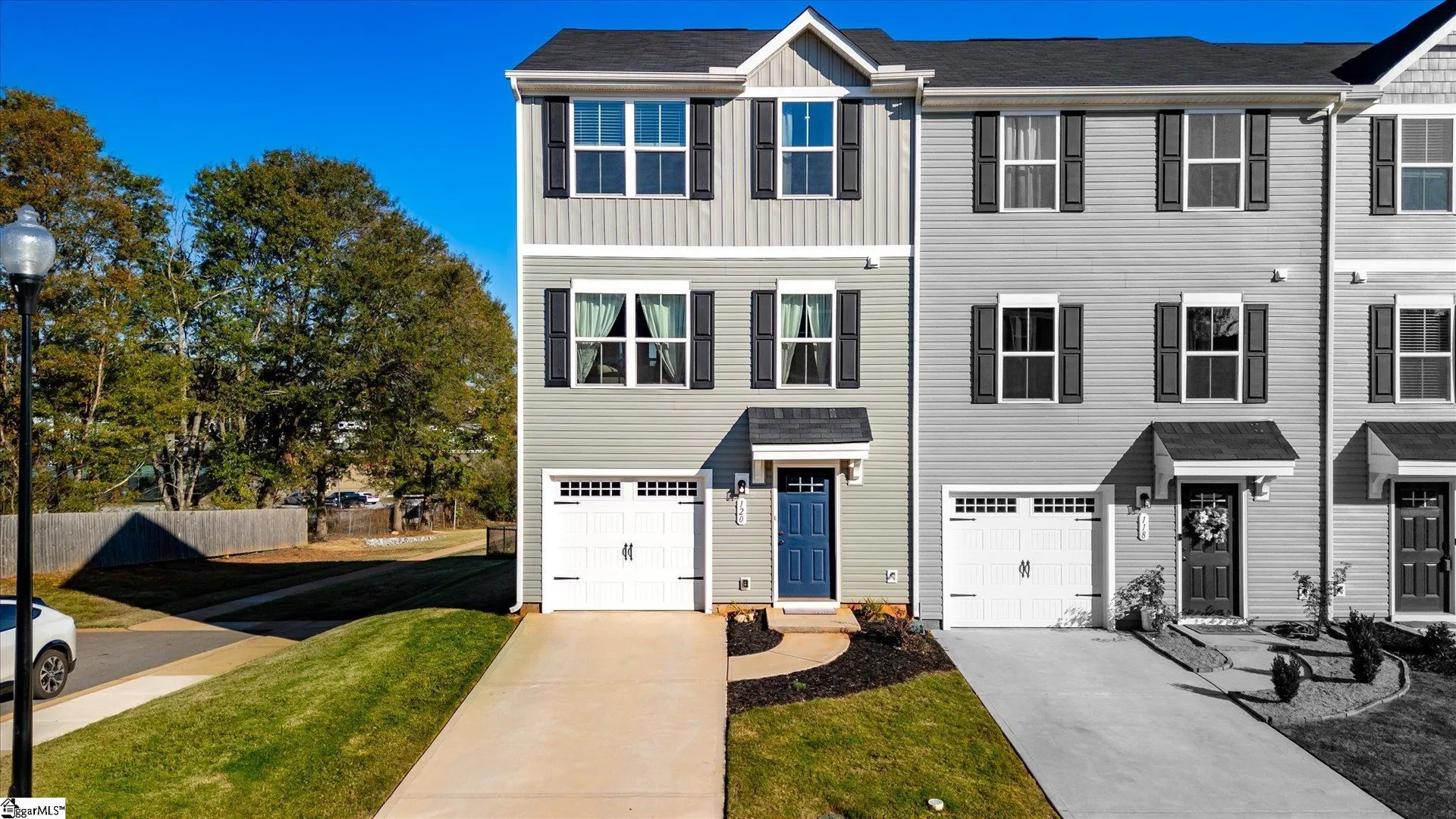 Edgewood Townes, Easley Community