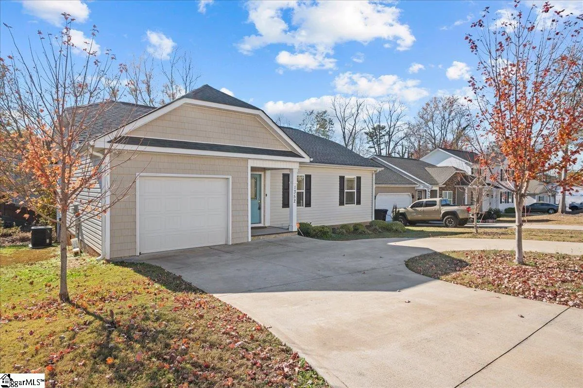 Property image 3 at 1352 Shoresbrook Road, Spartanburg, SC 29301