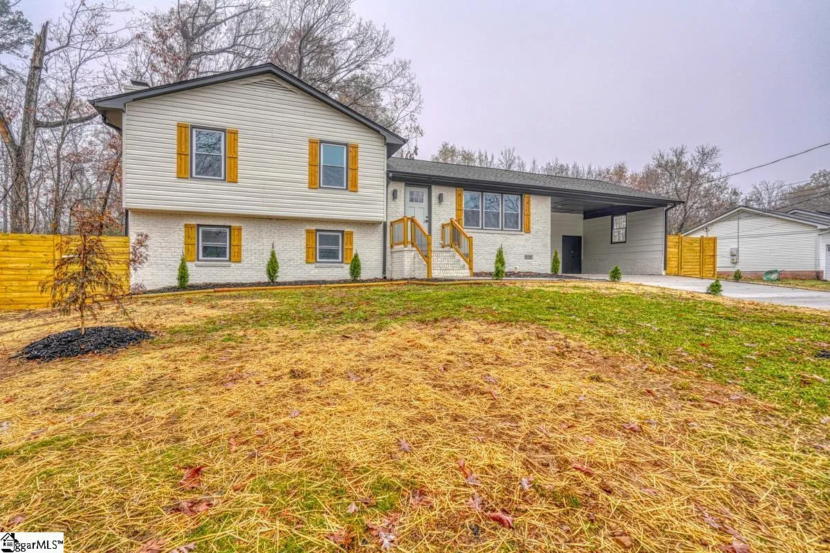 Property image 2 at 112 Longmeadow Road, Taylors, SC 29687