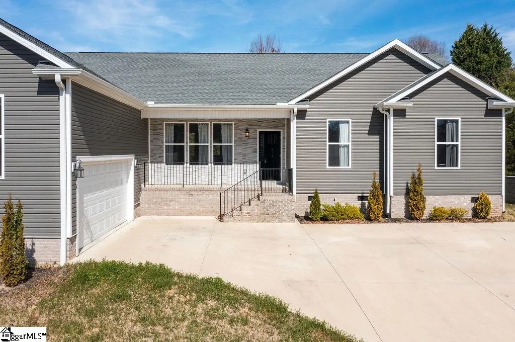 Property image 5 at 712 Rock Cliff Street, Greenville, SC 29617-6746